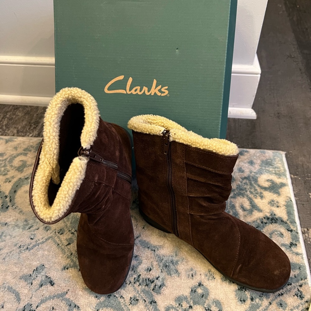 Clark brown boots. Only worn once.